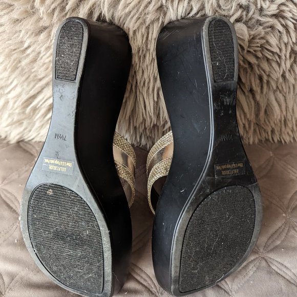Guess Gold Thong Wedge Sandals with rhinestones size Women 7.5 - Picture 8 of 9